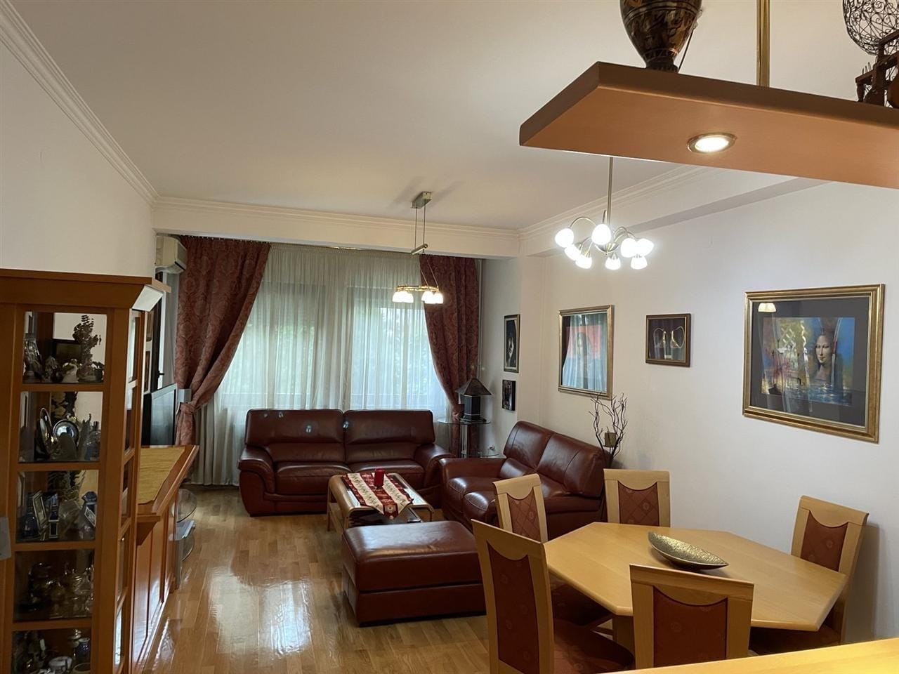 3-соба стан во Центар, приземје со двор, 85м²