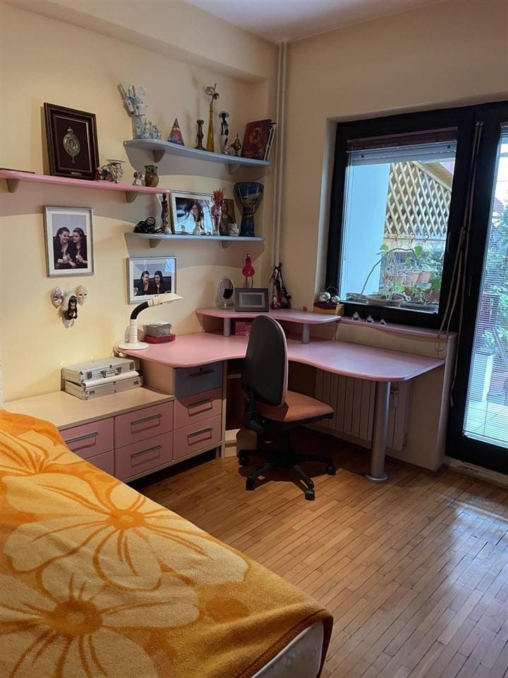 3-соба стан во Центар, приземје со двор, 85м²