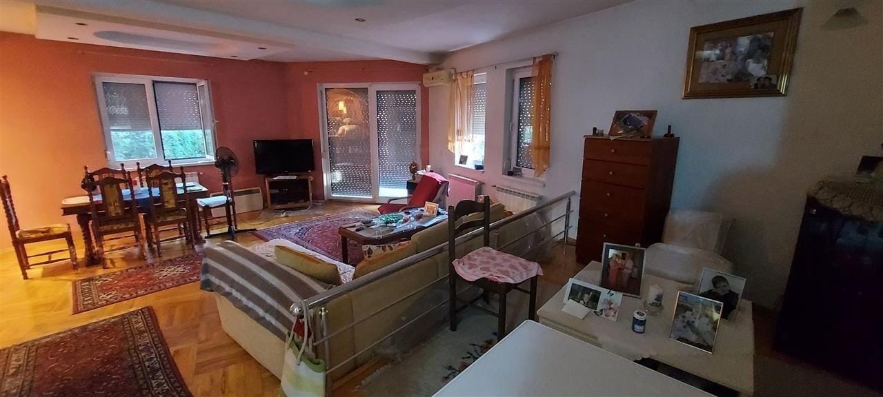 Dupleks stan/kuća 4 sobi 132m2 + 60m2 podrum, Vlae