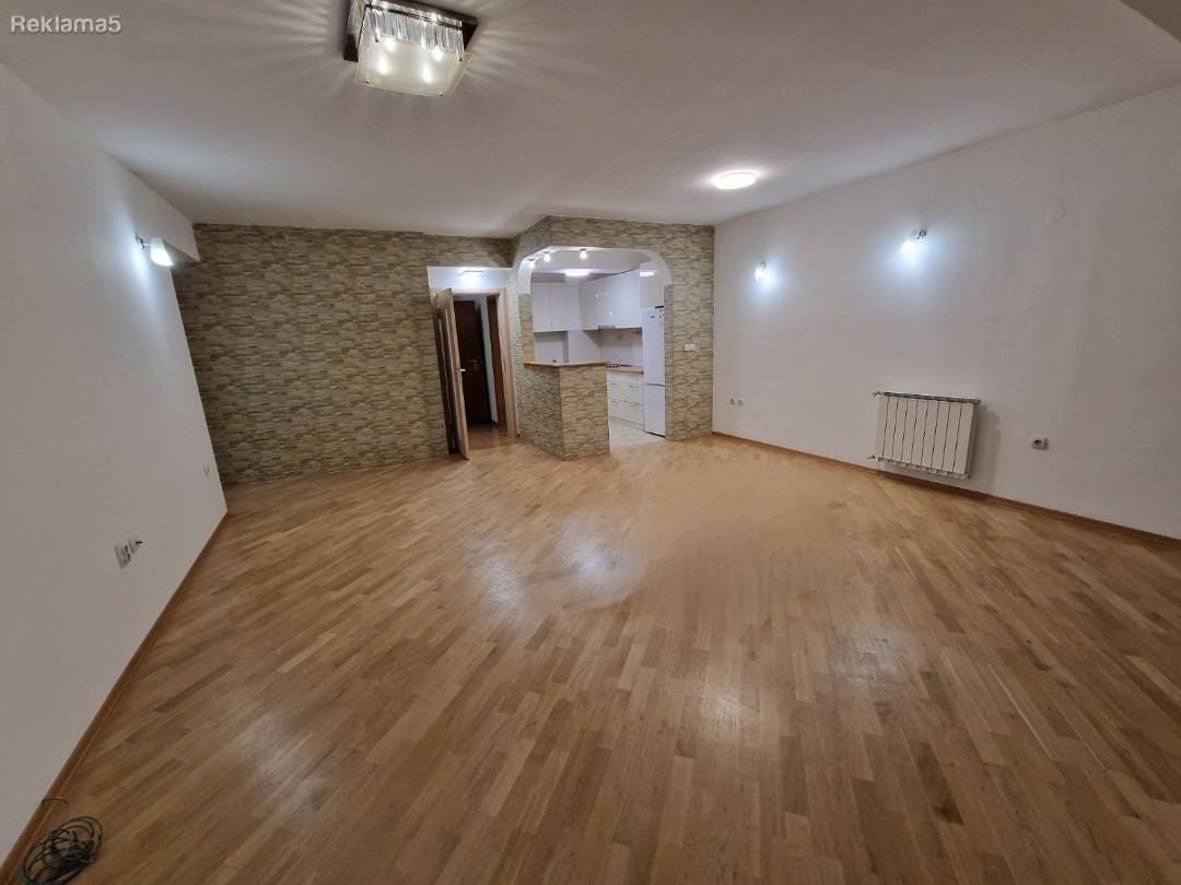 Реновиран 3-собен стан 93м2 на Водно