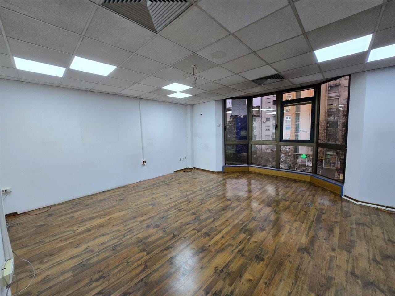 Деловен канцелариски простор 187m² Аеродром близу Капитол Мол