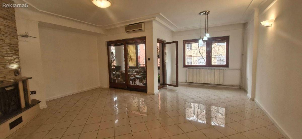 4-собен стан 113 м² Центар позади Универзална сала