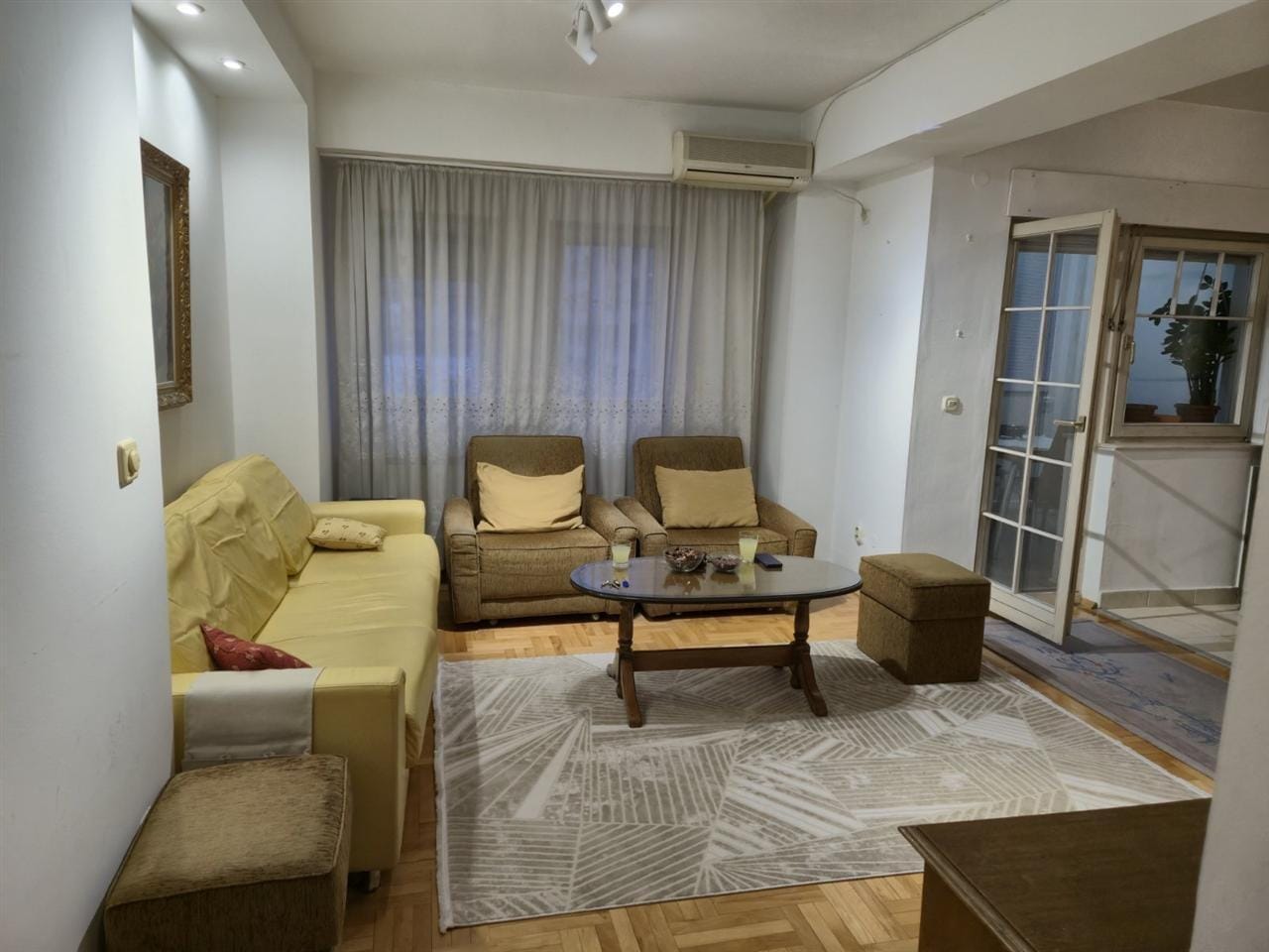 2-соби стан, Аеродром, позади Јане Сандански