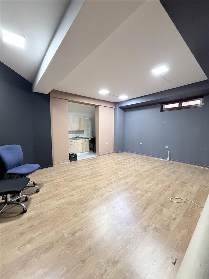 Деловен простор 118м² во Кисела Вода кај Симпо црниче