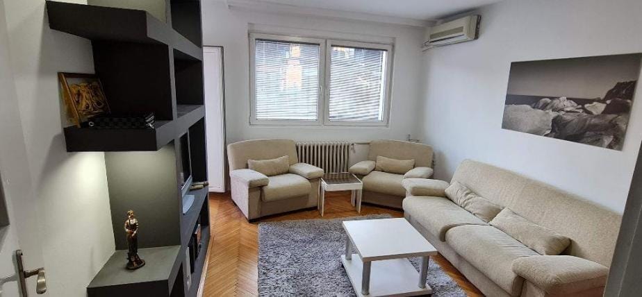 1 спална наместен стан во Центар 56м2 со тераса