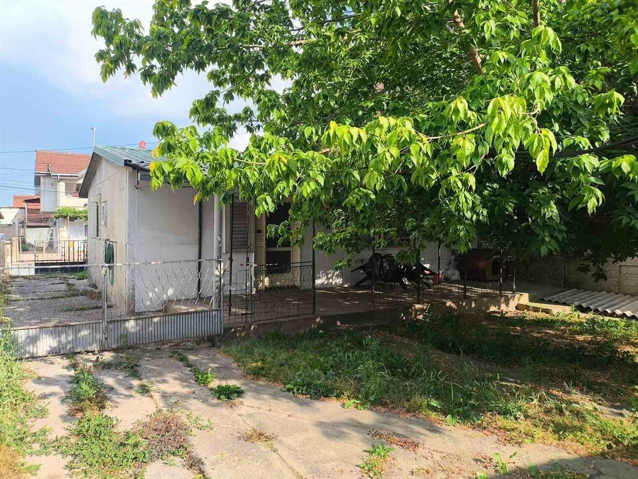 Барака со плац во Драчево 65м2 + тераса + гаража