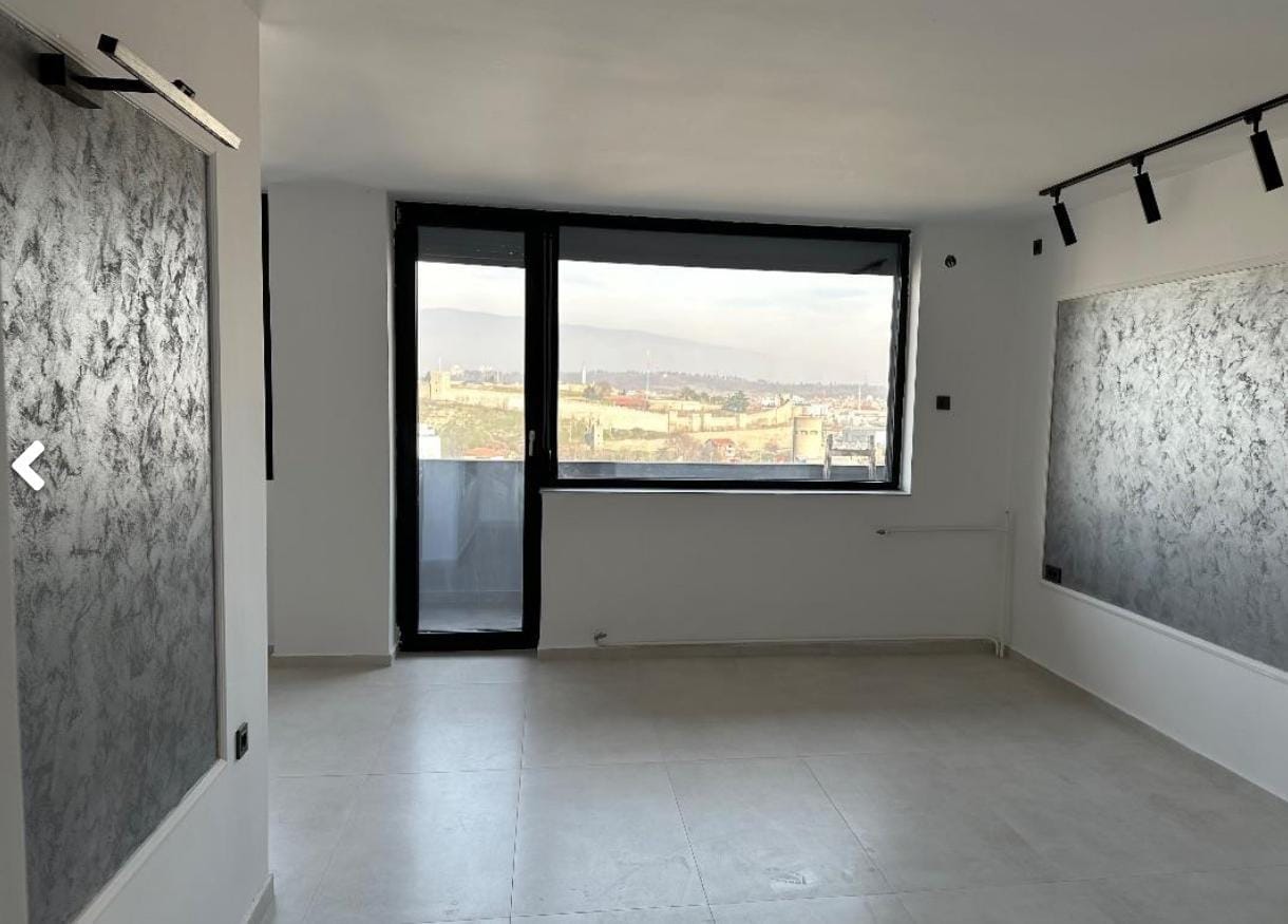 Стан во Центар 92м2 со 2 спални реновиран