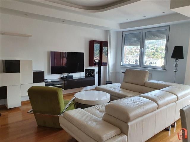 Наместен стан во Капиштец 72м2 со 2 спални, тераса