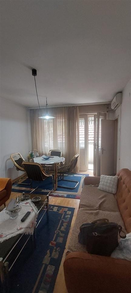 3-собен стан во Центар, 60м², тераса и подрум