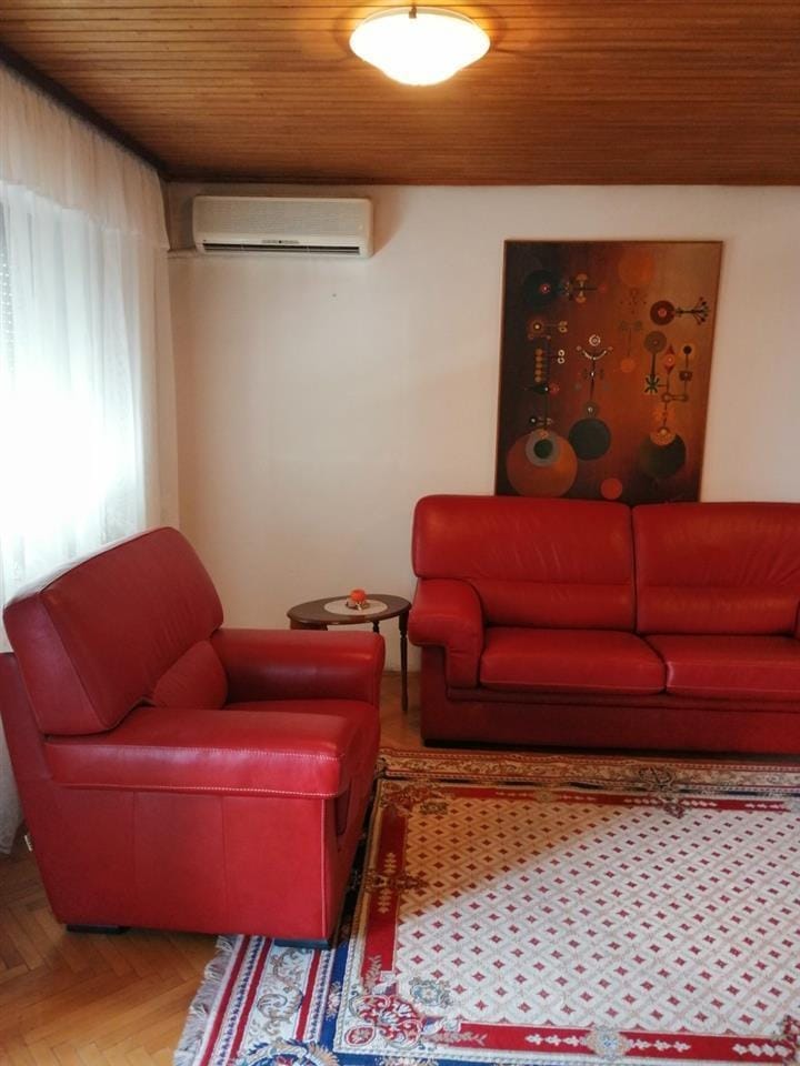 Трособ стан 63м² во Ѓорче Петров - Црвените згради