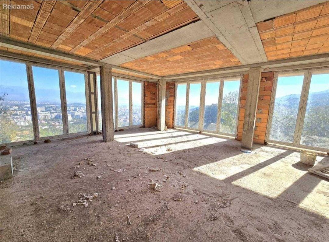 Prekrasna kuća sa 5 soba u Ždancu, Skopje - 140 m²