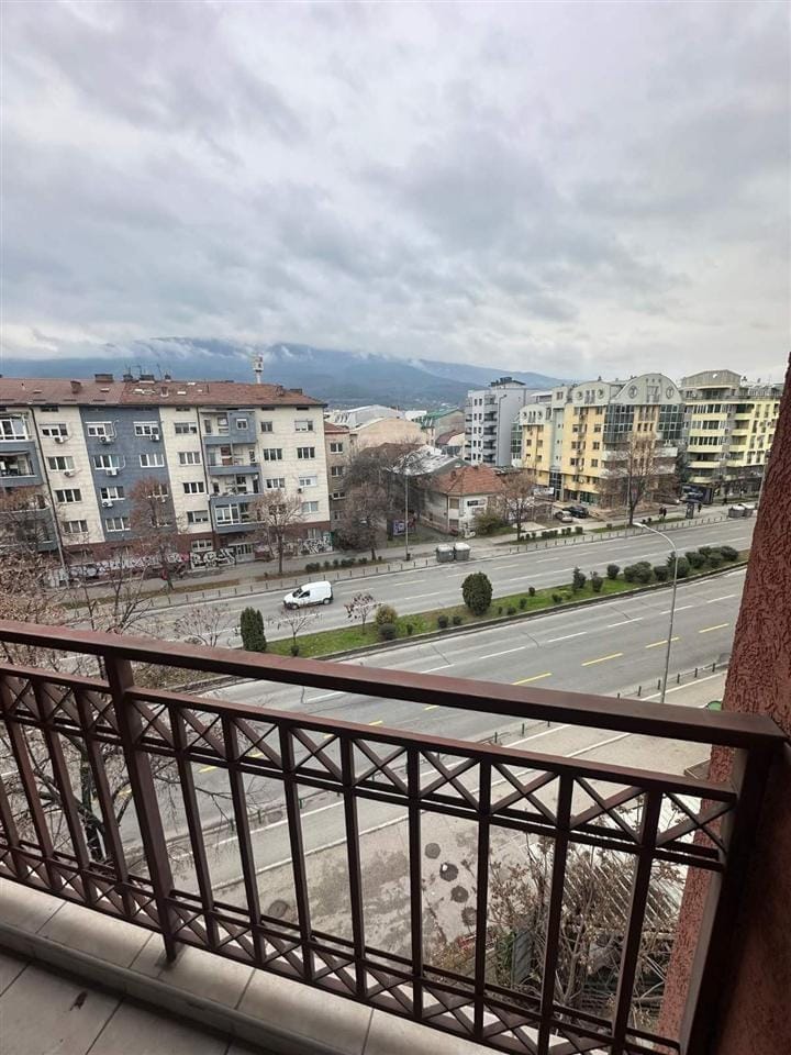Деловен стан 70m² во Центар, Скопје - 3 соби