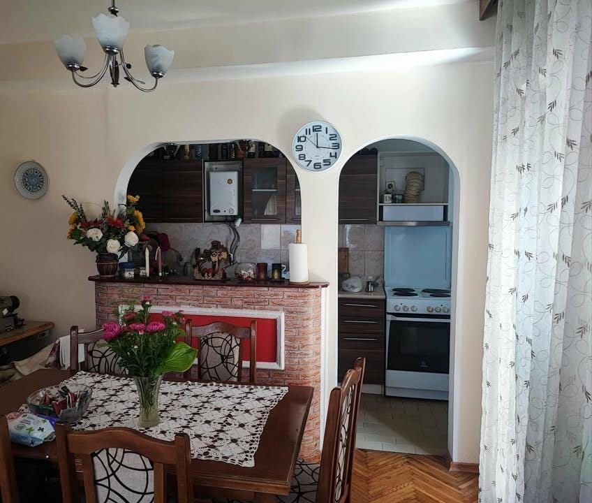 Трособен стан 80м² во Аеродром, Скопје - со тераса и лифт