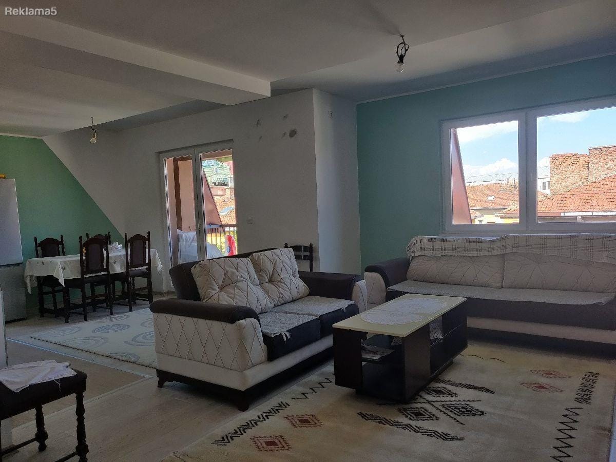 Renoviran trosoben stan vo Centar, 88m2, dve terasi