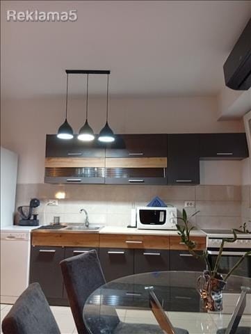 Stan 63m² so 2 spalni, novogradba, Gazi Baba