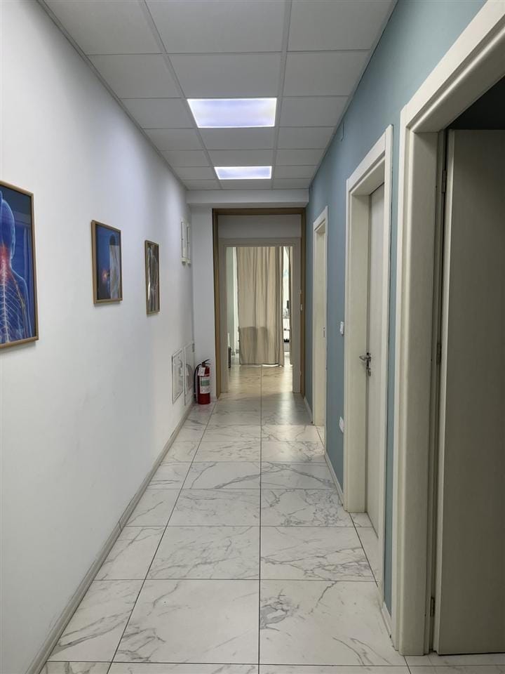 Деловен простор 127м² Карпош - Се издава