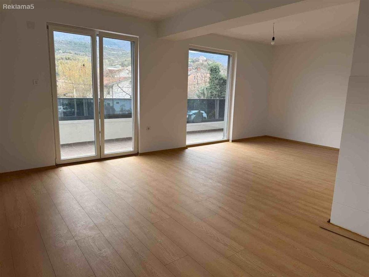 Нов неселуван стан во Хром, 4 соби, 112 м²