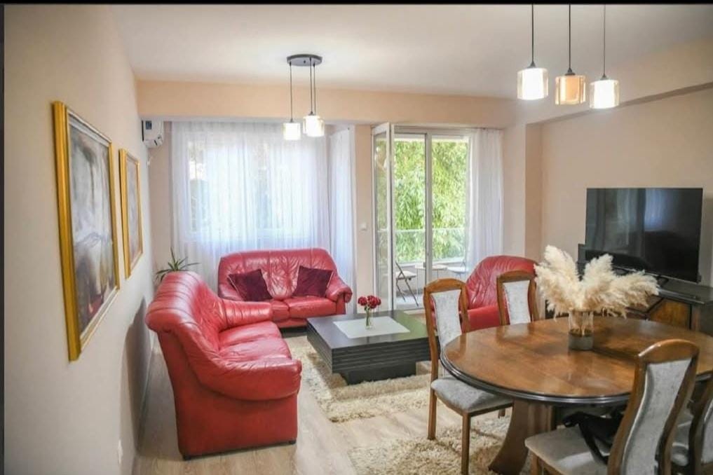 Комплетно наместен стан, 3 соби, Центар Скопје