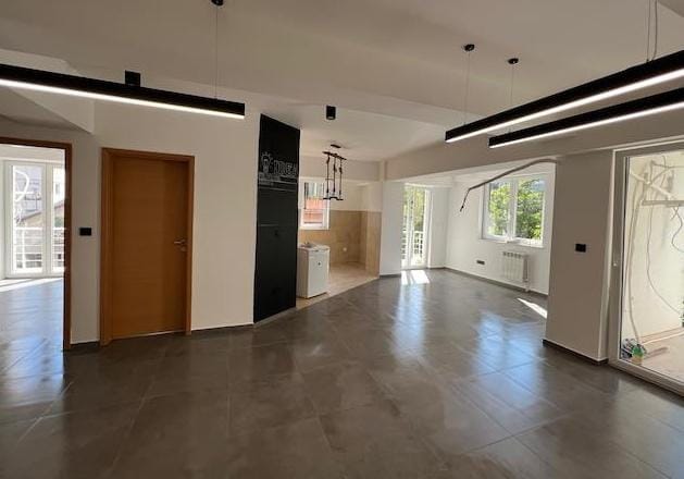 Нов стан во Дебар Маало, 3 спални, 84м², Карпош