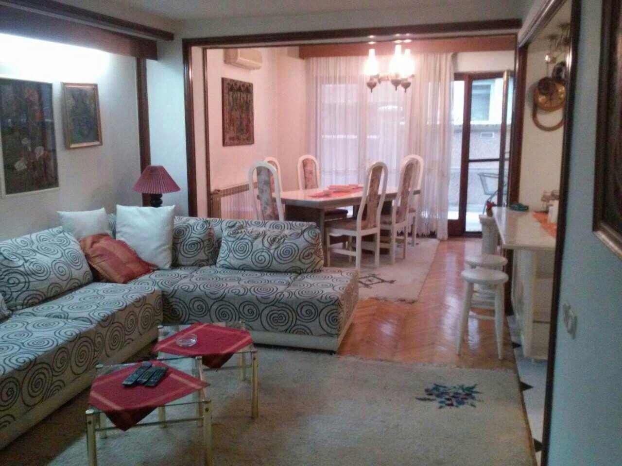 Комплетно опремена куќа Чрнече, 240 м², 6 соби, 2 ката