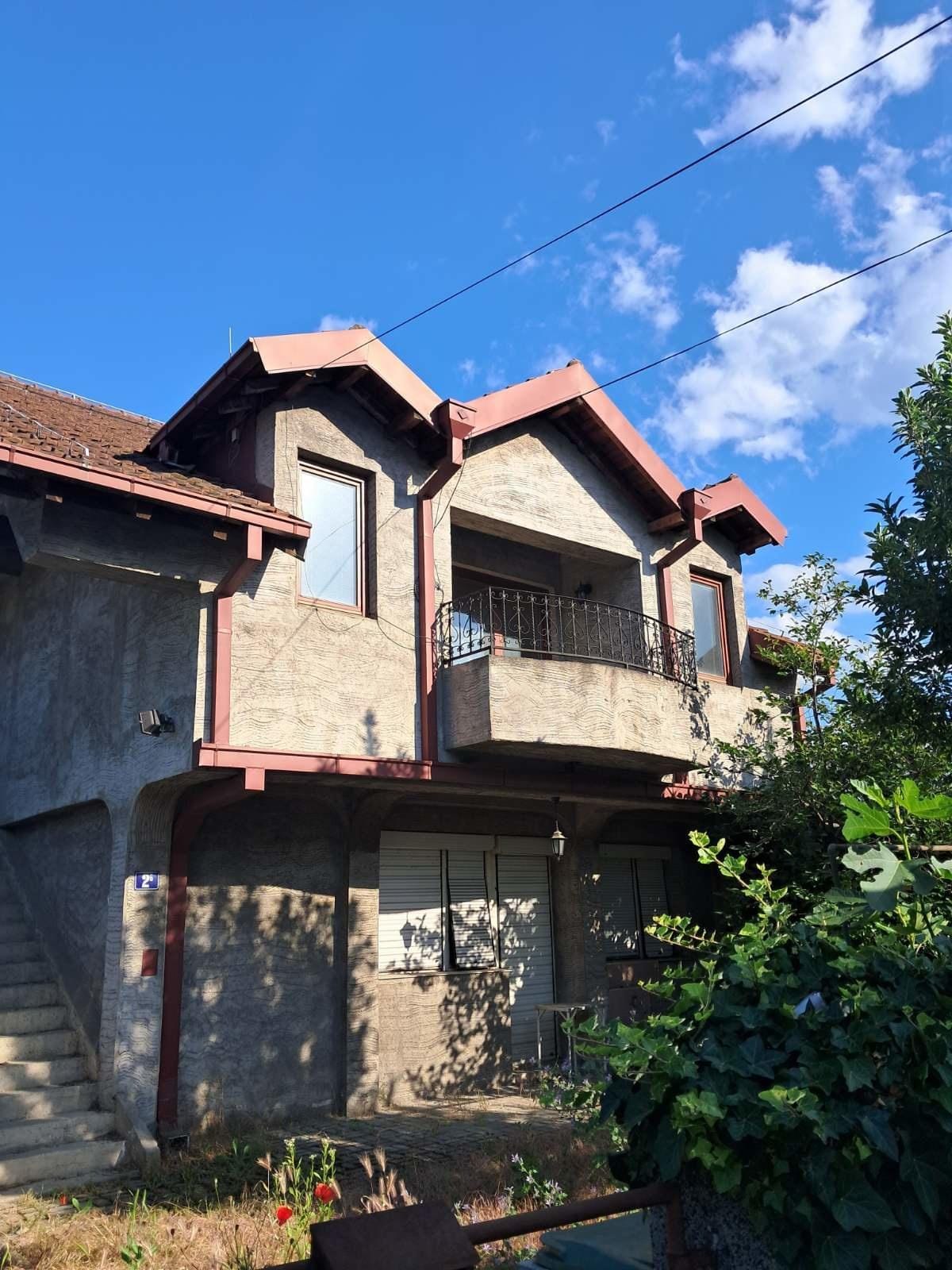 Kuќa vo Nas.Lisice - 6 sobi, 247m², cel plac 300m²