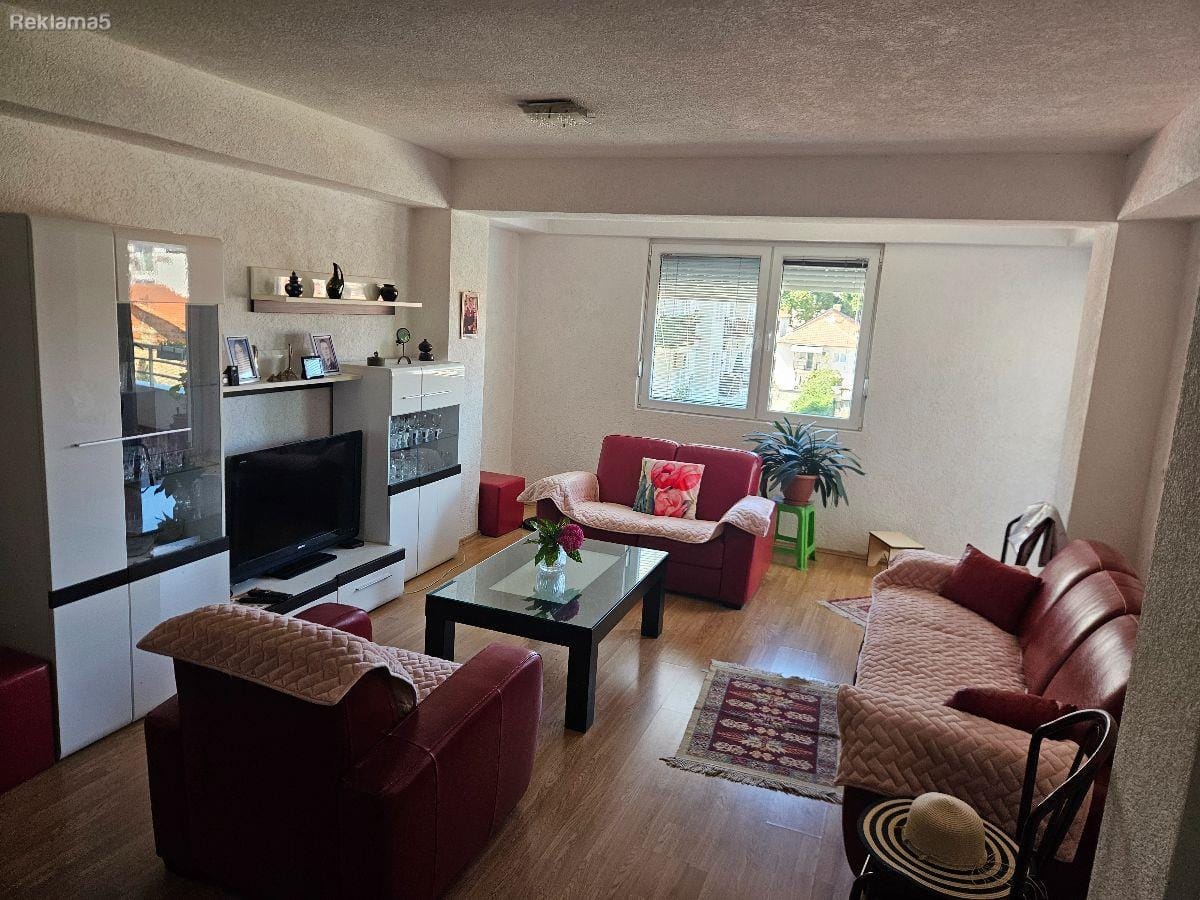 Двособен наместен стан 70м², 3. кат, Охрид - Центар