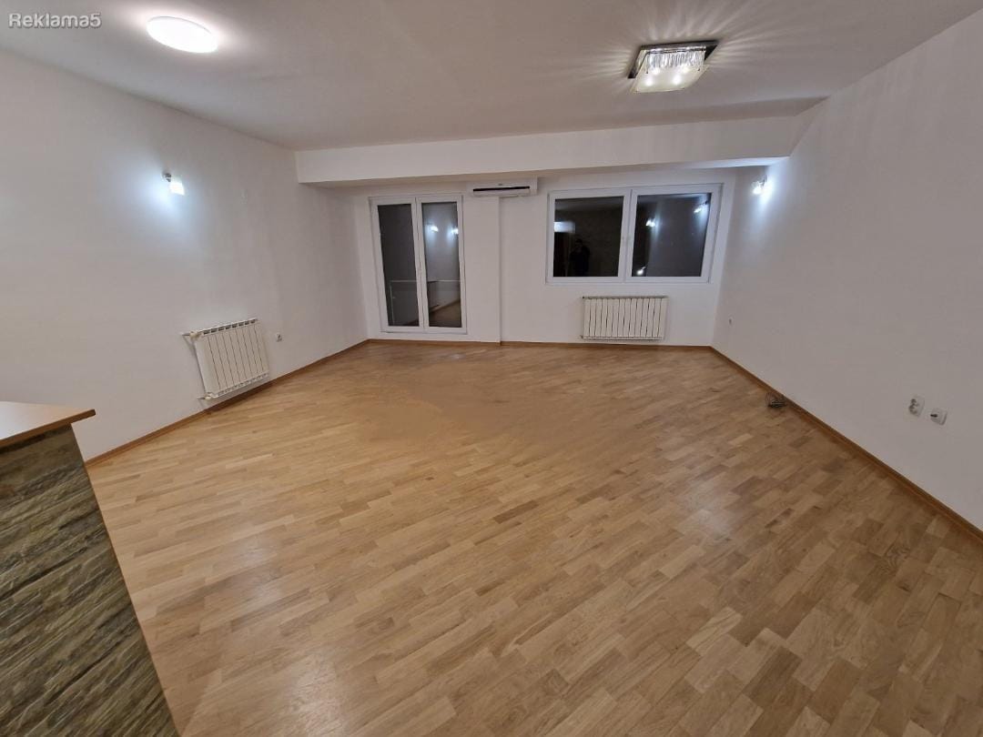 Реновиран 3-собен стан 93м2 на Водно