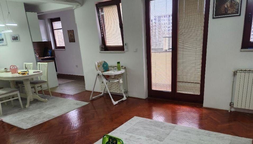 Стан во Аеродром 99м2 со 3 спални, реновиран