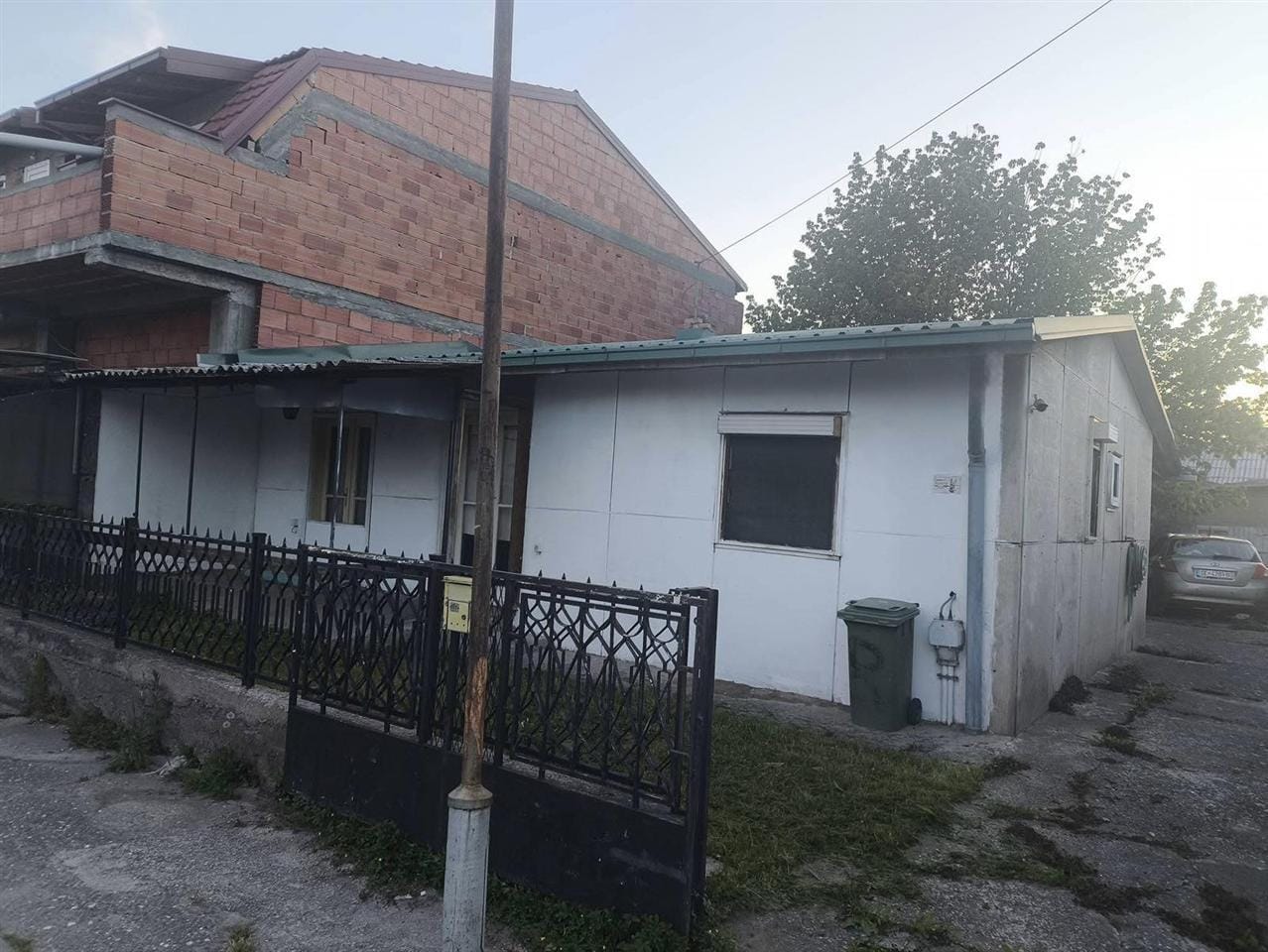 Барака со плац во Драчево 65м2 + тераса + гаража