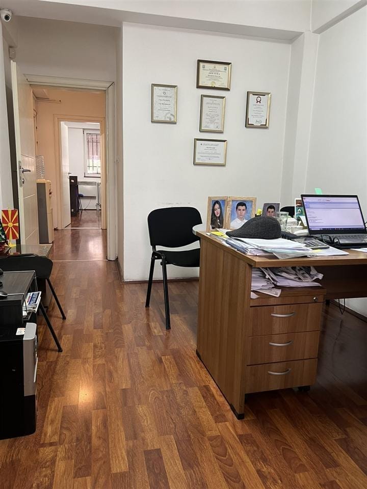 Деловен простор 45м2 за изнајмување, Центар