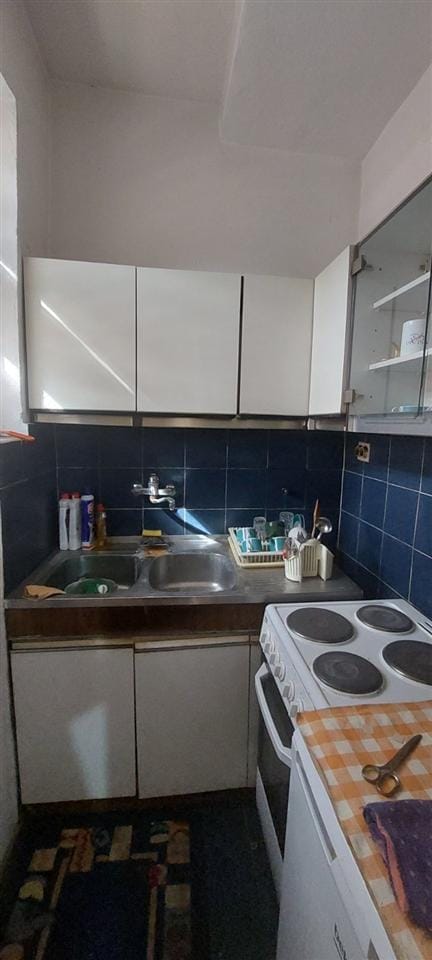3-собен стан во Центар, 60м², тераса и подрум