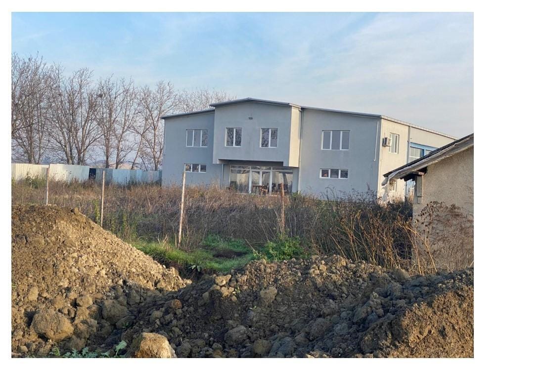 Плац 18,000 м² со Халa во Трубарево, Скопје