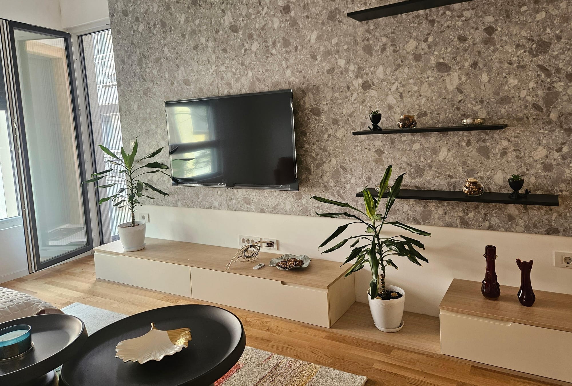 Лукс уреден стан во Центар, 2 соби, 50м² - Се издава