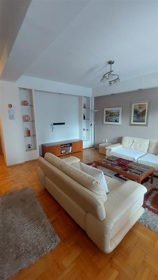 3-спални стан за изнајмување во Аеродром, Скопје - 88 м²