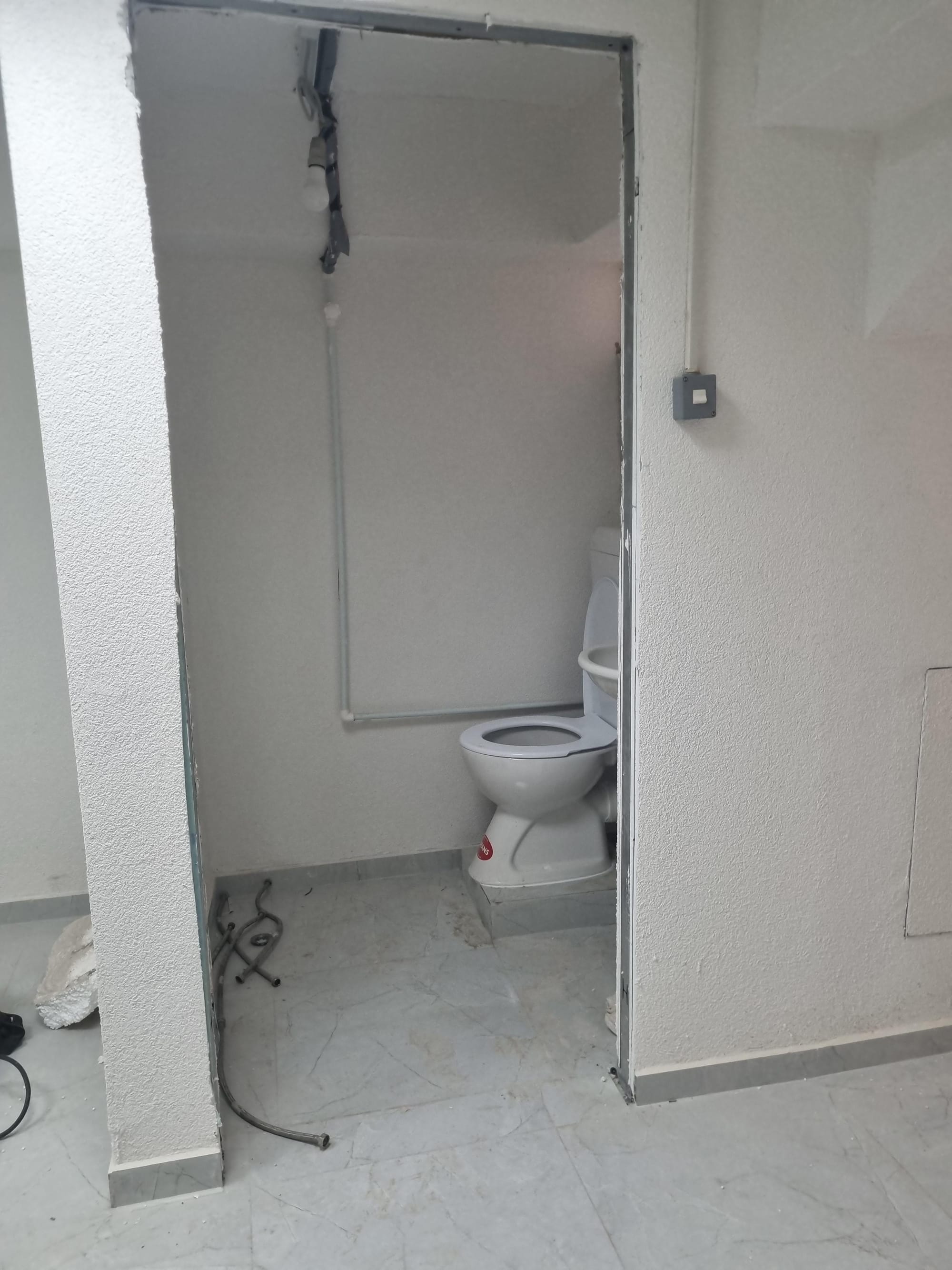 Деловен простор 100м2, сутерен, Центар
