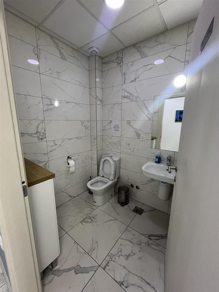 Деловен простор 127м² Карпош - Се издава