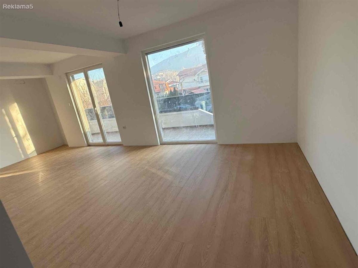 Нов неселуван стан во Хром, 4 соби, 112 м²