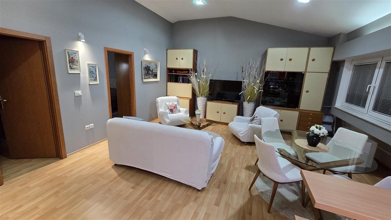 Renovirani stan vo Kapistec, 3 spalni, 61m2, Aerodrom
