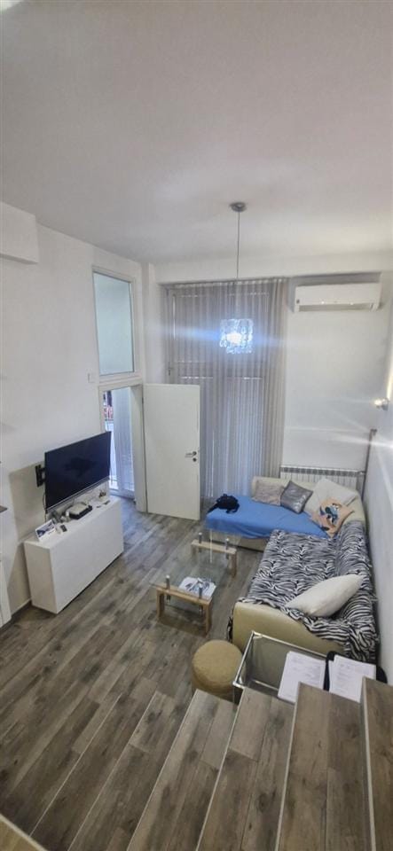 2-собен опремен стан 47м², Дебар Маало, близу Силбо