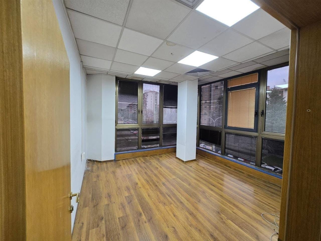 Деловен канцелариски простор 187m² Аеродром близу Капитол Мол