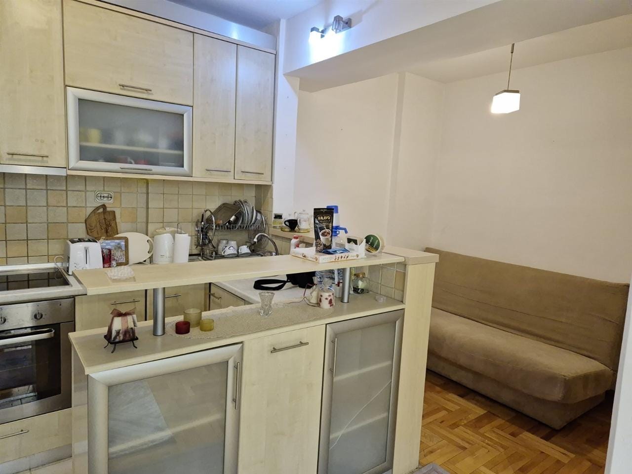 2-соби стан, Аеродром, позади Јане Сандански