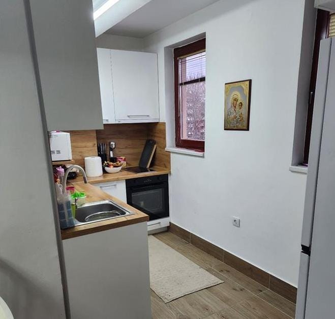 Стан во Аеродром 99м2 со 3 спални, реновиран