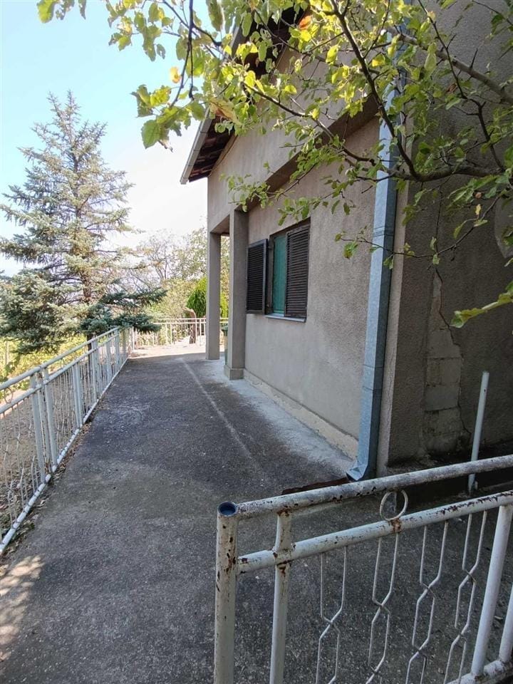 Куќа 4 соби Жданец 129м2 + двор 854м2