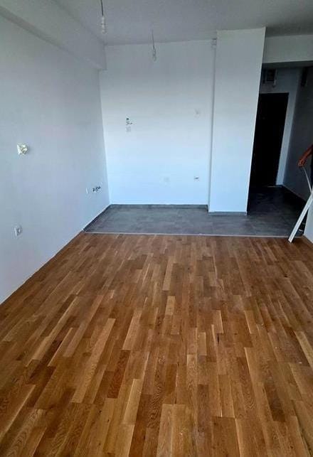 Нова гарсоњера во Космос 33м2 со тераса, Аеродром