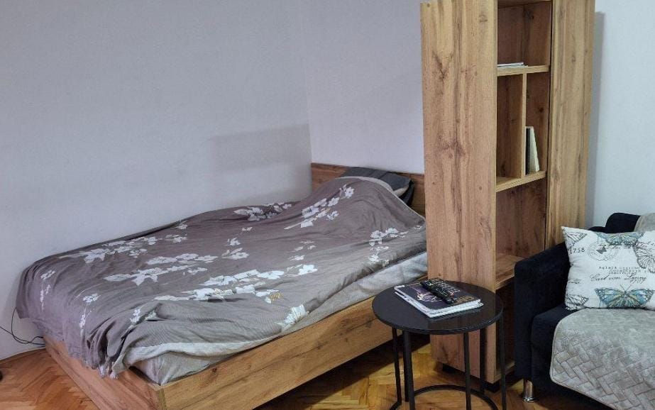 Гарсоњера во Аеродром-Скопјанка 28м2 реновирана