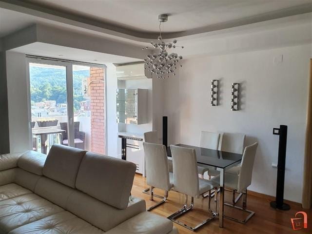 Наместен стан во Капиштец 72м2 со 2 спални, тераса