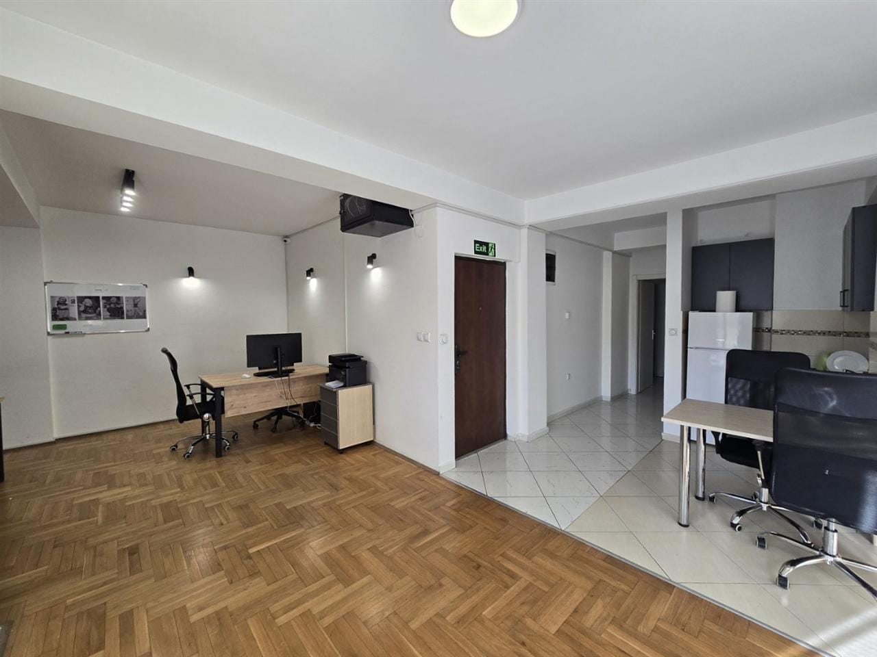 Деловен стан 70m² во Центар, Скопје - 3 соби