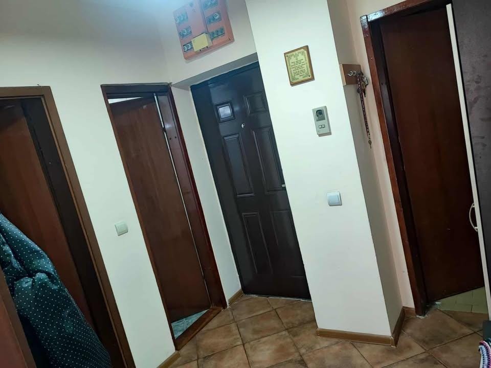 Трособен стан 80м² во Аеродром, Скопје - со тераса и лифт