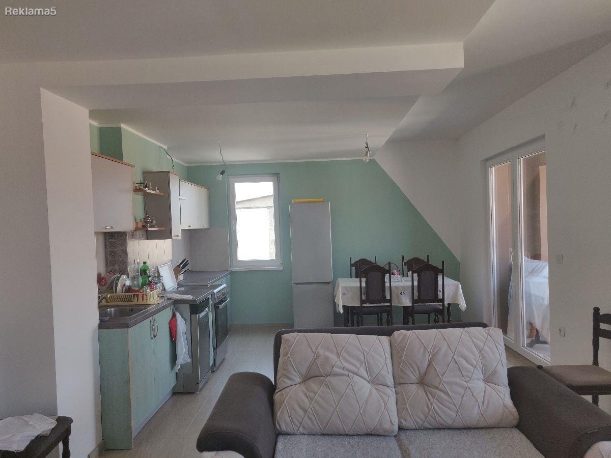 Renoviran trosoben stan vo Centar, 88m2, dve terasi