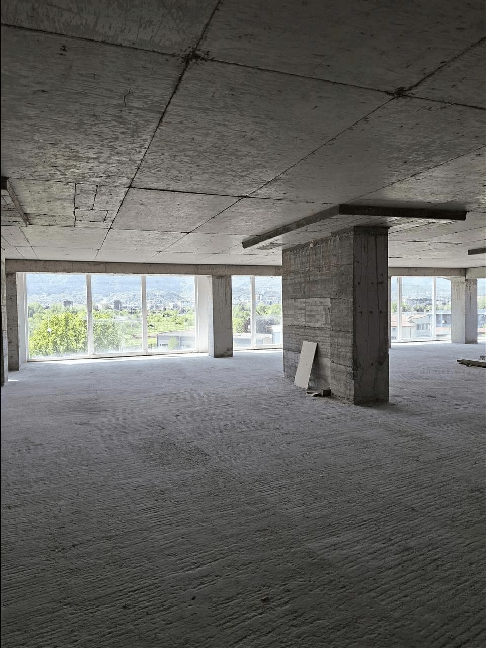 Деловен простор 1000m² на ул. Скупи, Карпош